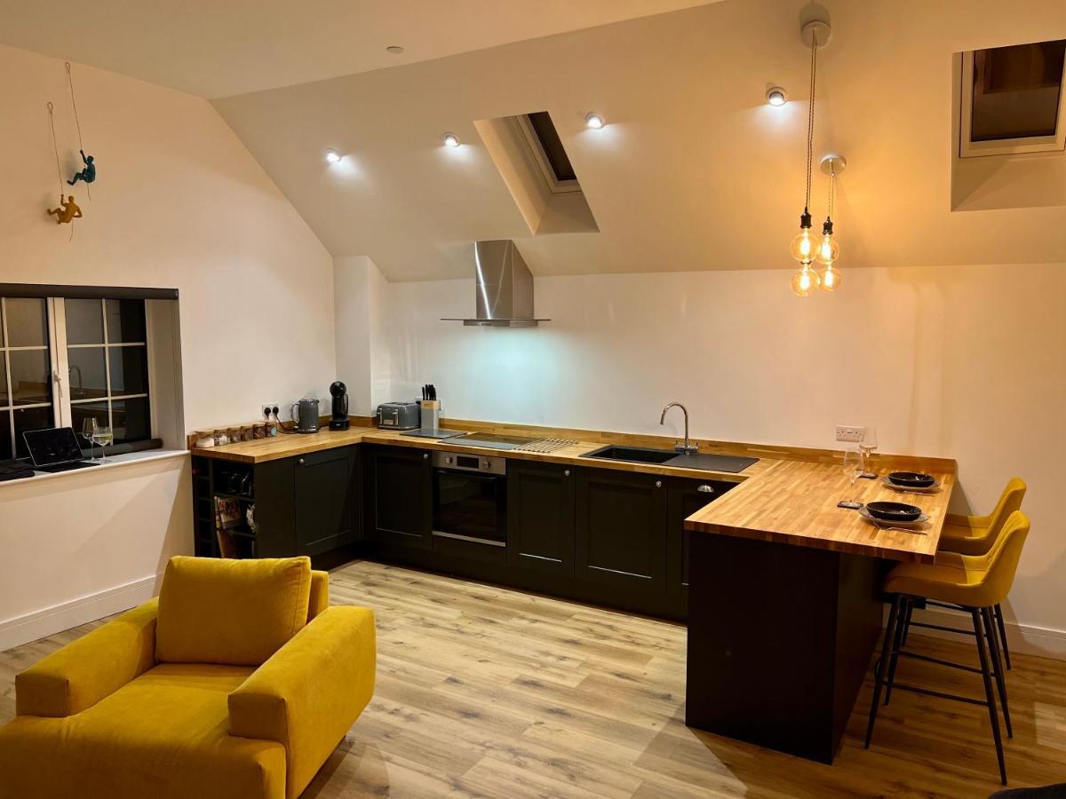 Apple Tree Apartment Hensol Extérieur photo
