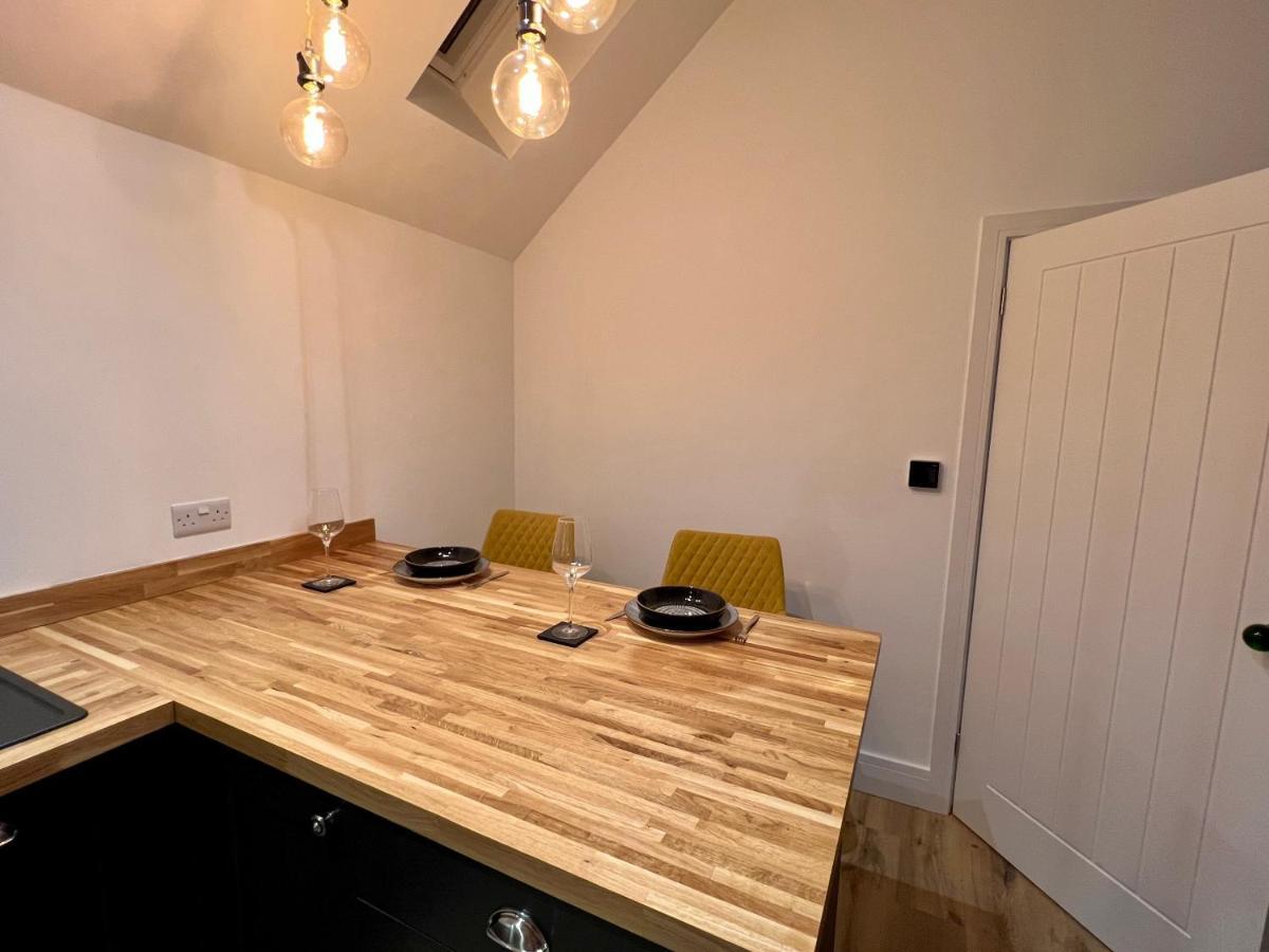 Apple Tree Apartment Hensol Extérieur photo