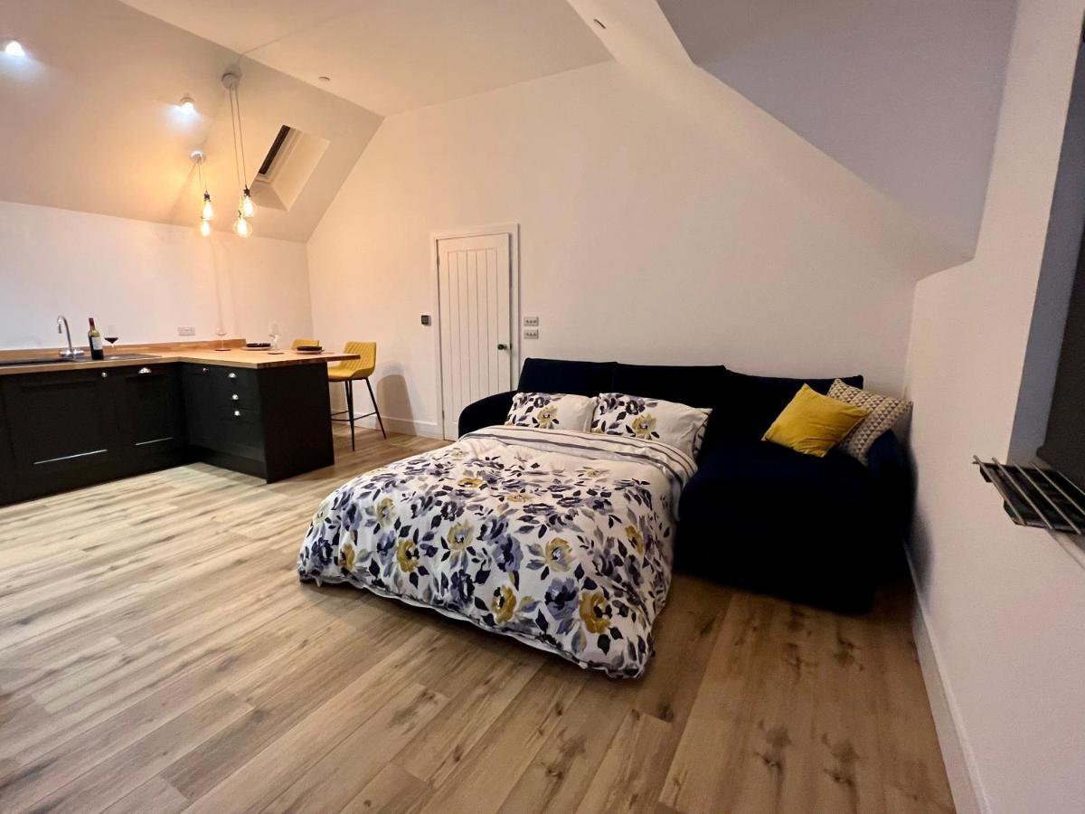 Apple Tree Apartment Hensol Extérieur photo